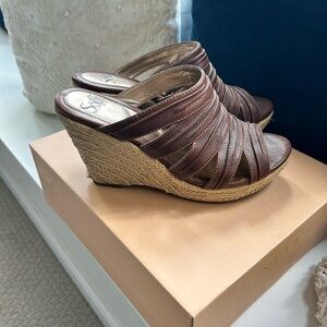 Very nice brown sandals with straw heels size 9